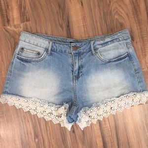 Forever 21 Jean shorts w/ Lace Hem Detail Size 27